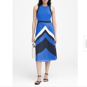 BANANA REPUBLIC Chevron Pleated Midi Dress